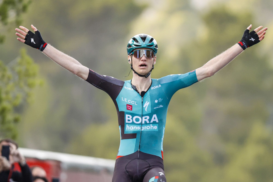 Stage win and overall lead for Aleksandr Vlasov at the Tour of Valencia