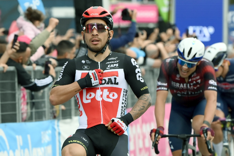 Ewan sprints to second Giro stage win as Valter retains Pink Jersey