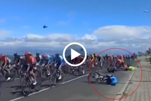 Bouhanni wiped out by pedestrian walking in the road at the Tour of Turkey