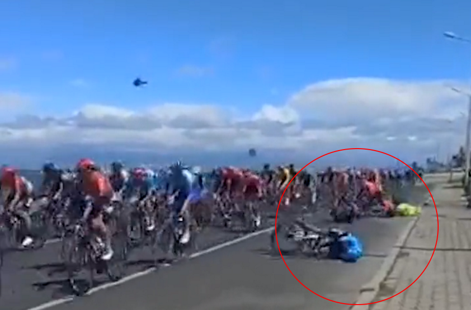  Bouhanni wiped out by pedestrian walking in the road at the Tour of Turkey