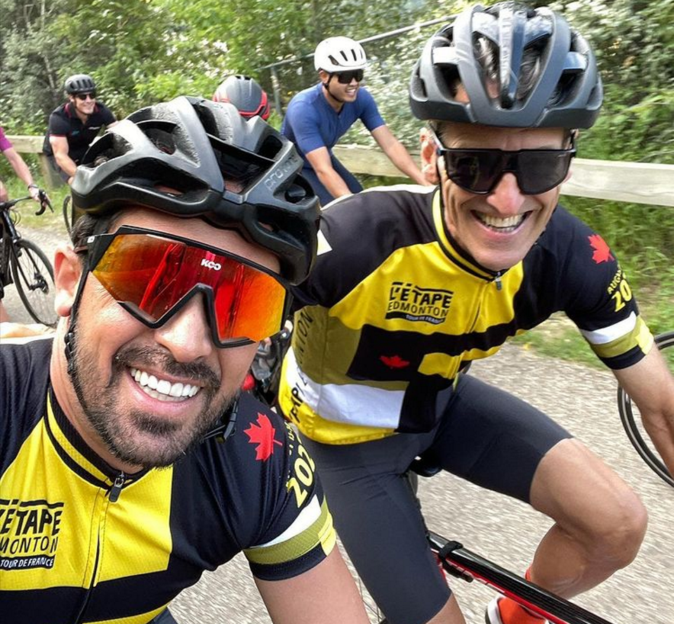 Alberto Contador and Alex Stieda out on a social warm up ride with everyone.