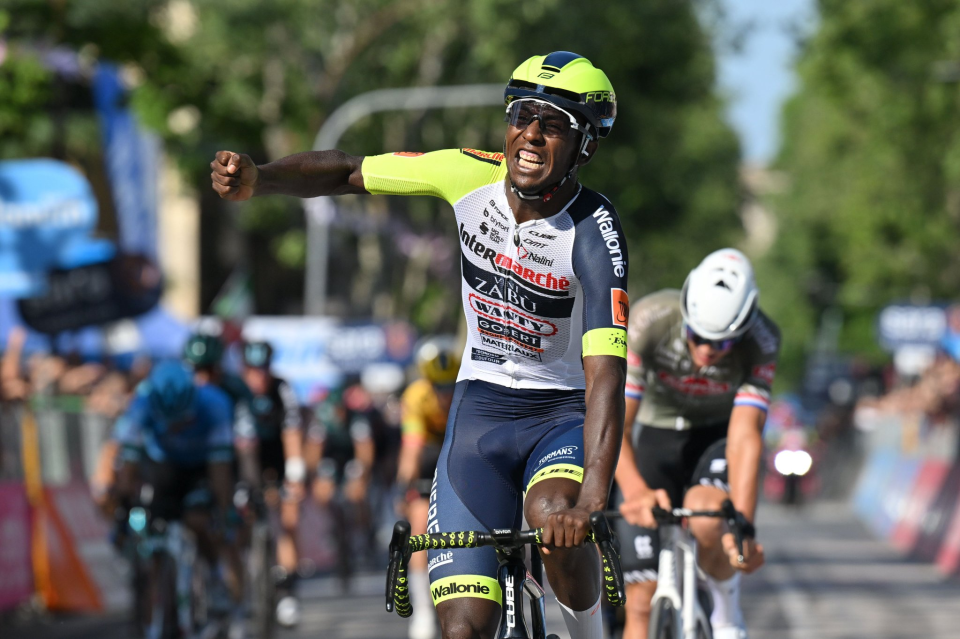 Eritrean Biniam Girmay finally wins a Giro d'Italia Stage Sprint