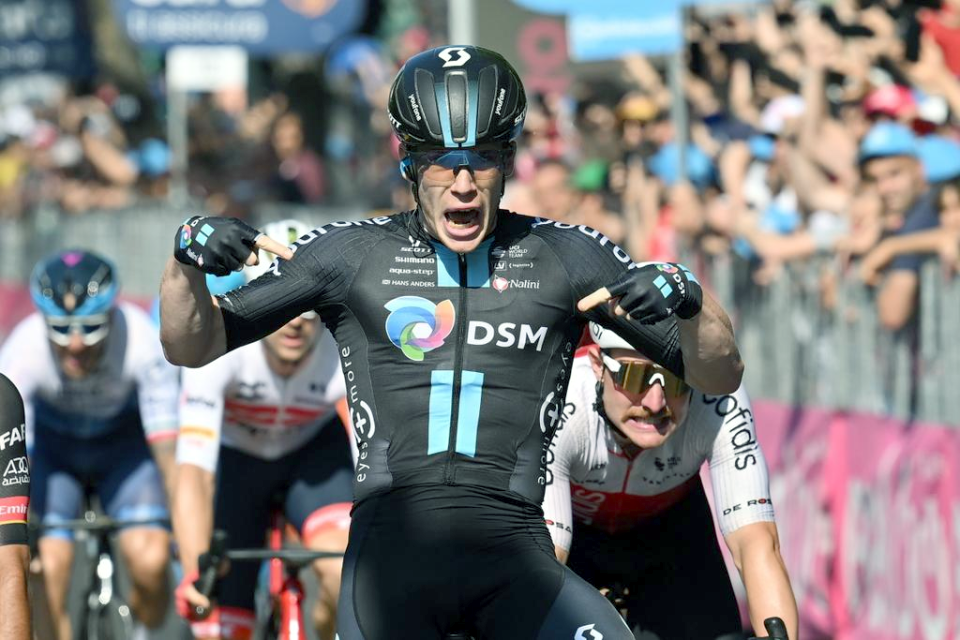 Italian Alberto Dainese wins Giro d'Italia stage 11 Sprint