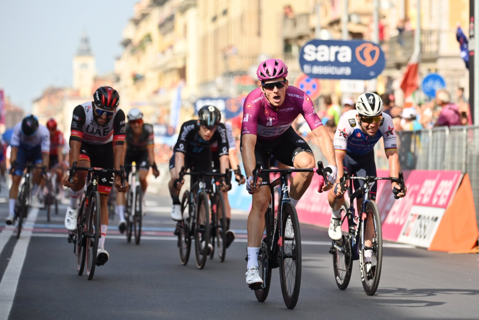 Hat Trick for Démare as Lopez retains the pink jersey