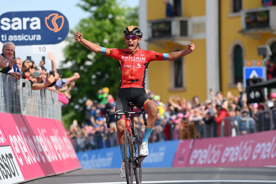Buitrago wins tough Stage 17 as Carapaz hangs onto Pink Jersey