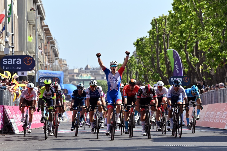 Arnaud Démare wins Giro d'Italia Stage 5 Sprint