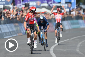 De Gendt sprints to Giro stage victory in Naples 