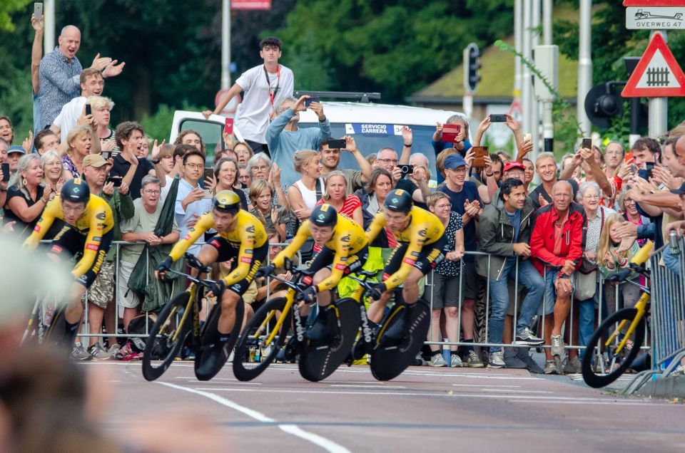 Jimbo Visma win opening Team Time Trial as Gesink takes Red Jersey