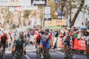 Arnaud Démare defends crash marred Paris-Tours title
