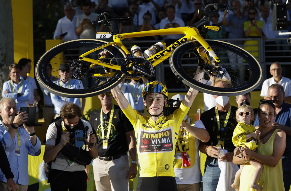 Jonas Vingegaard seals maiden victory in Paris as Jasper Philipsen wins stage 21 sprint