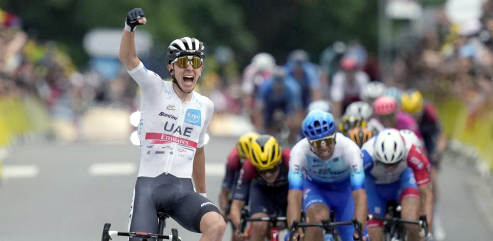 sweater Mellem Sanders Tadej Pogacar wins stunning stage 6 sprint and takes Yellow