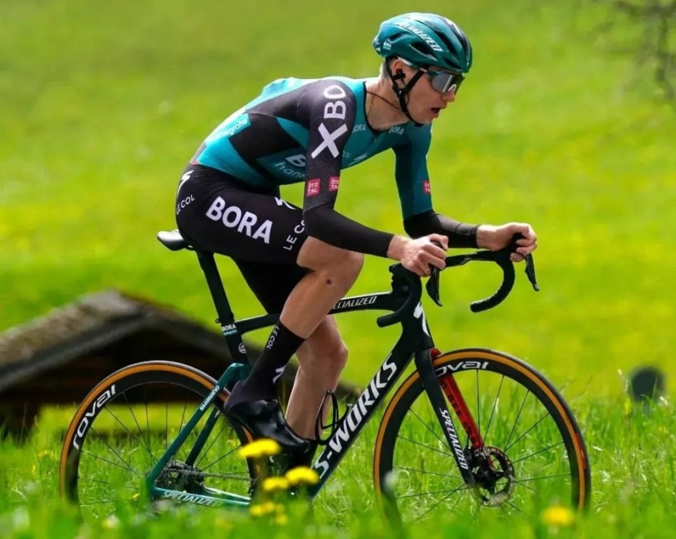 Aleksandr Vlasov wins final time trial and takes overall victory at Tour de Romandie