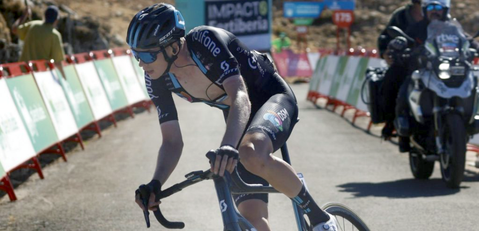 Thymen Arensman wins atop the monster climb of Sierra Nevada