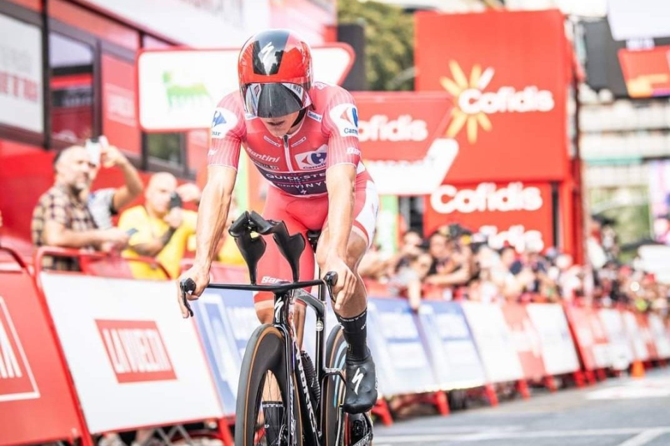 Remco Evenepoel powers to victory at La Vuelta individual time trial