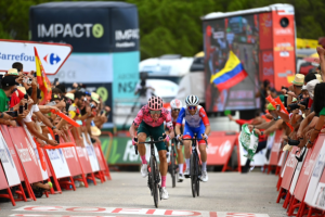 Rigoberto Uran wins stage 17 from the breakaway as Roglic abandons La Vuelta