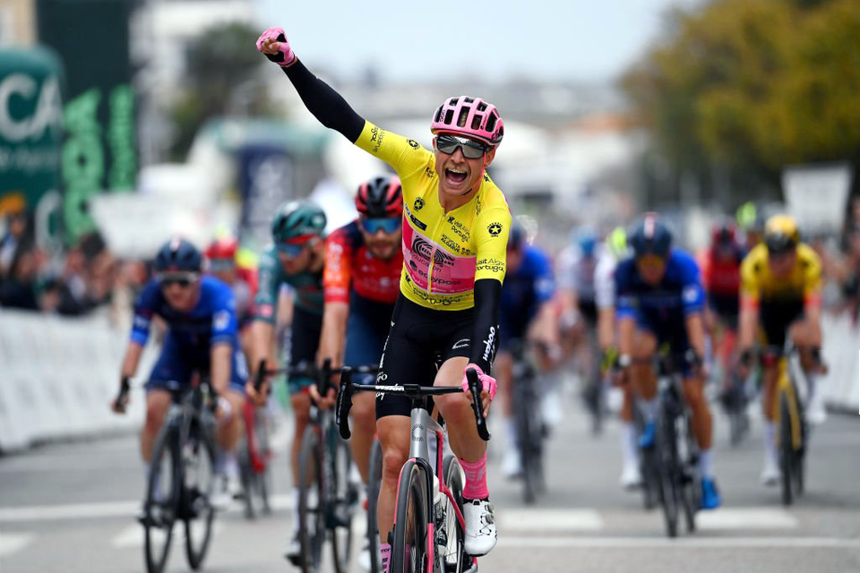 Magnus Cort denies the sprinters to win a second consecutive stage at the Tour of Algarve