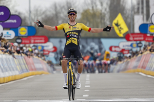 Laporte rides away to win Dwars door Vlaanderen