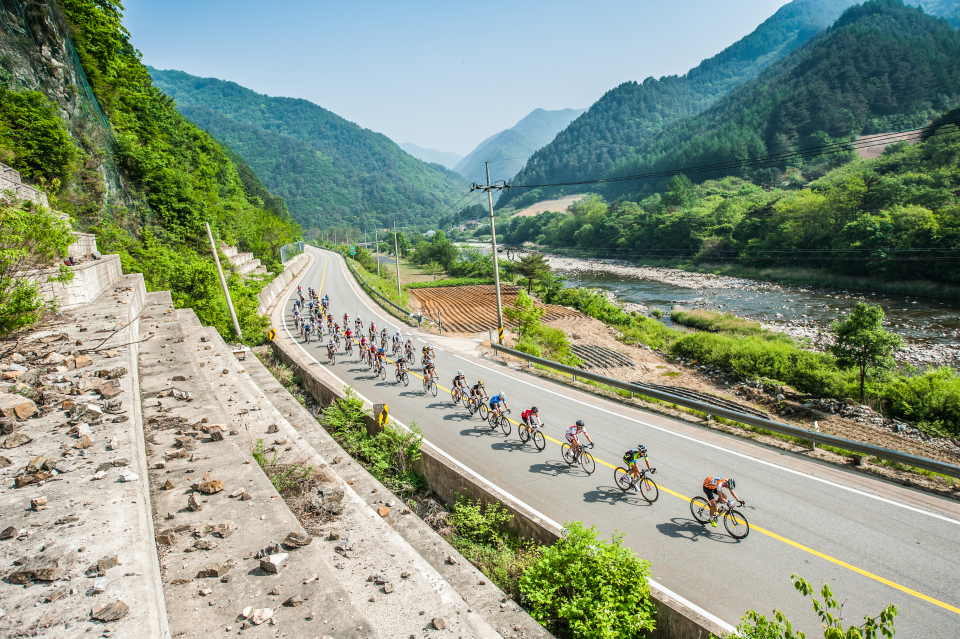 Seorak Granfondo has two courses: the 208 km Granfondo and the 105 km Mediofondo.