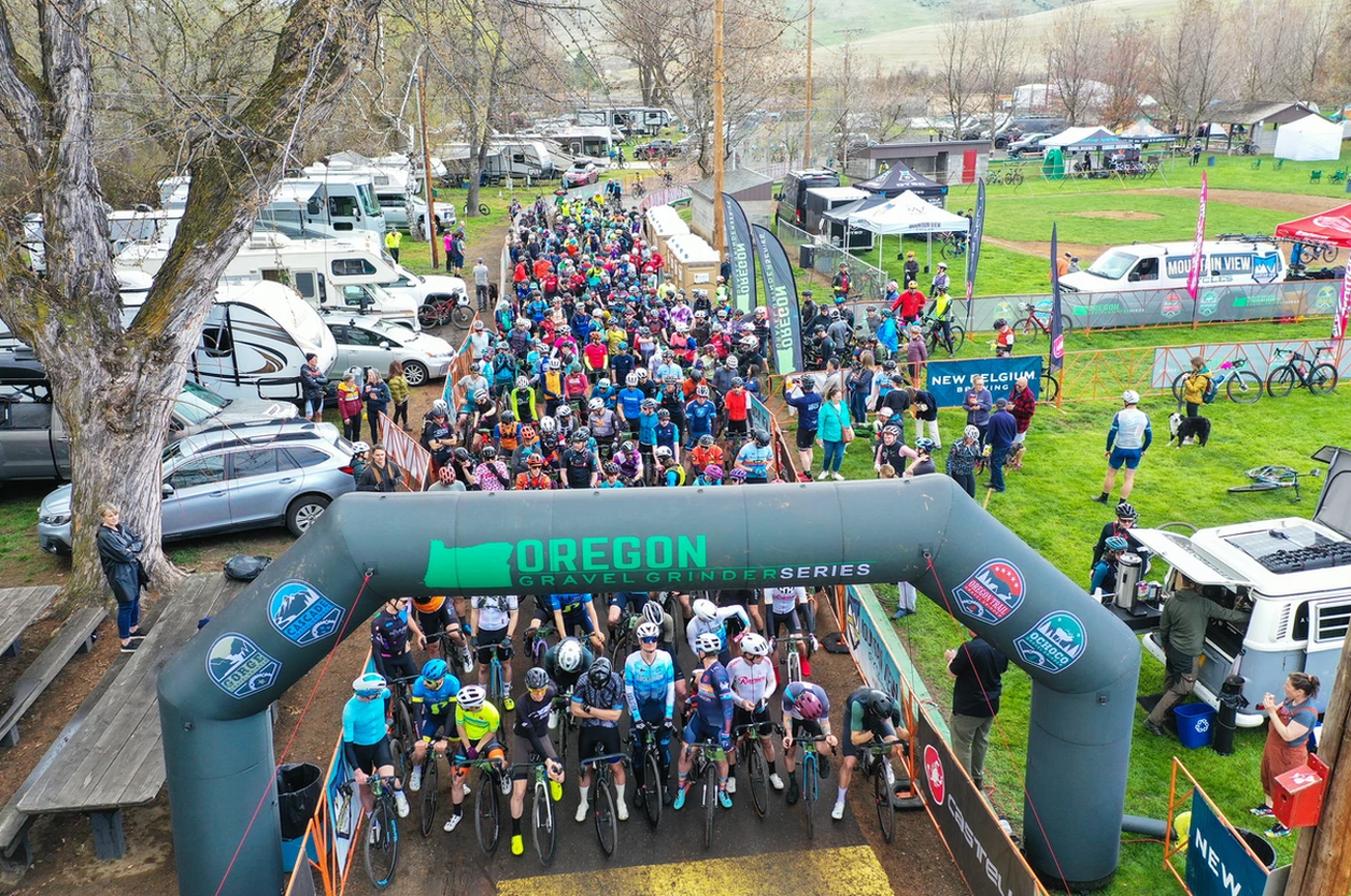 Photo: 2023 Gorge Gravel Grinder startline filling up! credit @lapierrephoto