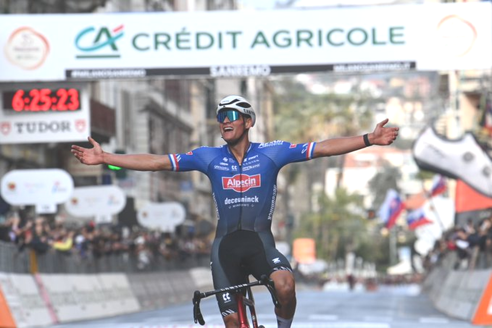 Mathieu van der Poel attacks on the Poggio to win Milan San Remo