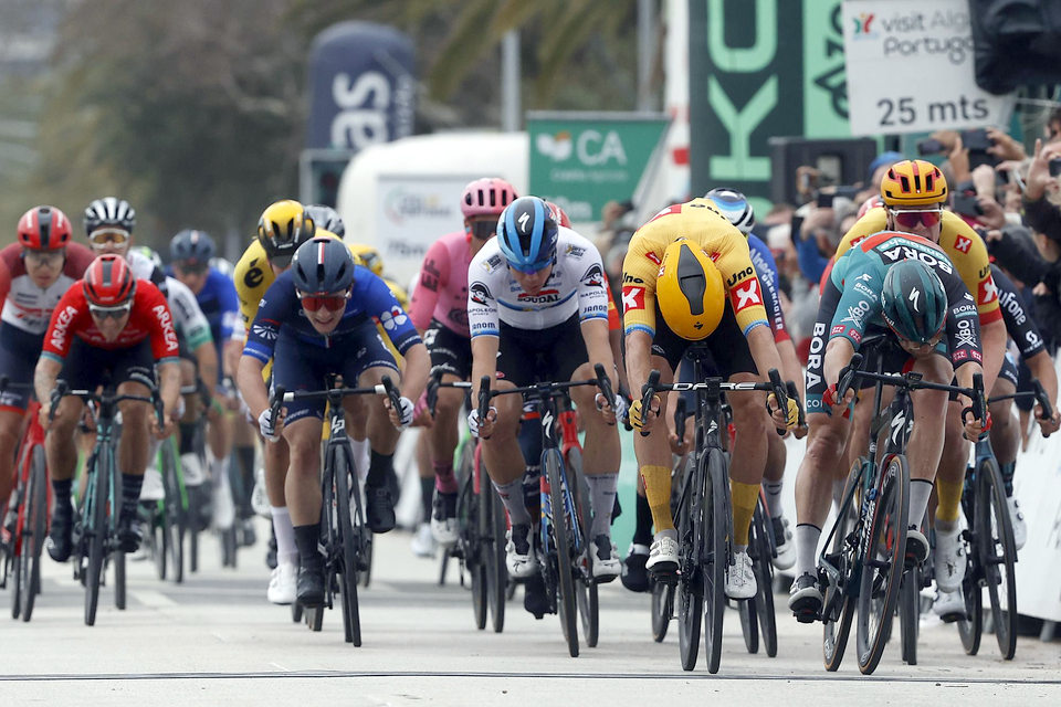 Alexander Kristoff wins opening sprint at the 2023 Tour of Algarve