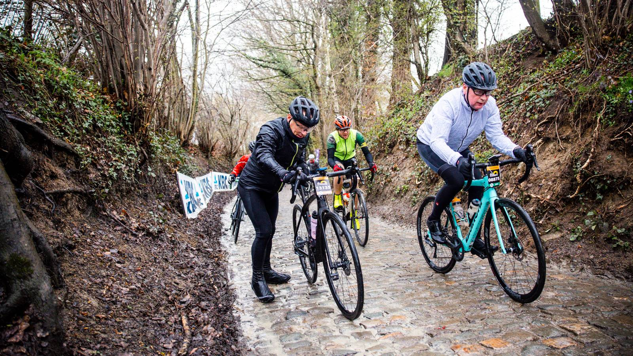 The routes included the famous climbs of Wolvenberg, Molenberg, Koppenberg  and the Old Kwaremont