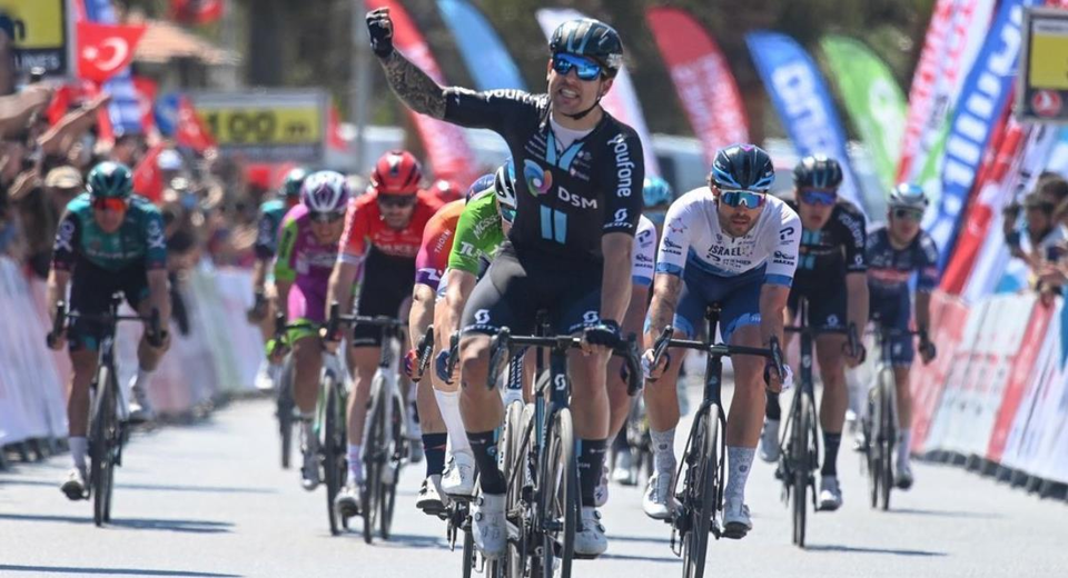 Sam Welsford takes surprising stage win at the Vuelta San Juan