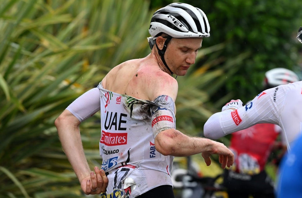 Criterium du Dauphine Stage 5 Abandoned after Horrific Highspeed Pile up in the Rain