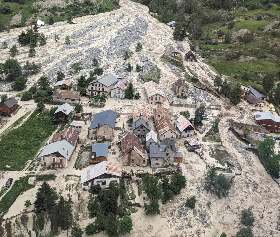 La Bérarde village hit by huge rock and mudslide.