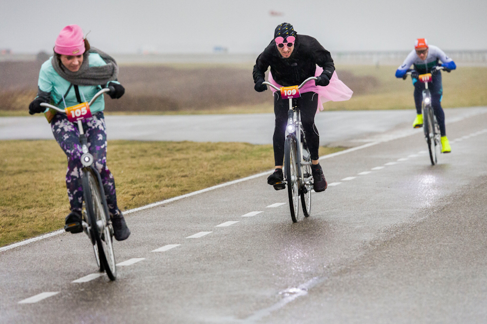 VIDEO: Dutch headwind cycle race canceled because it was too windy!