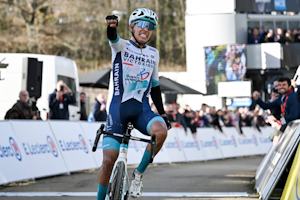 Santiago Buitrago wins a tough stage atop Mont Brouilly