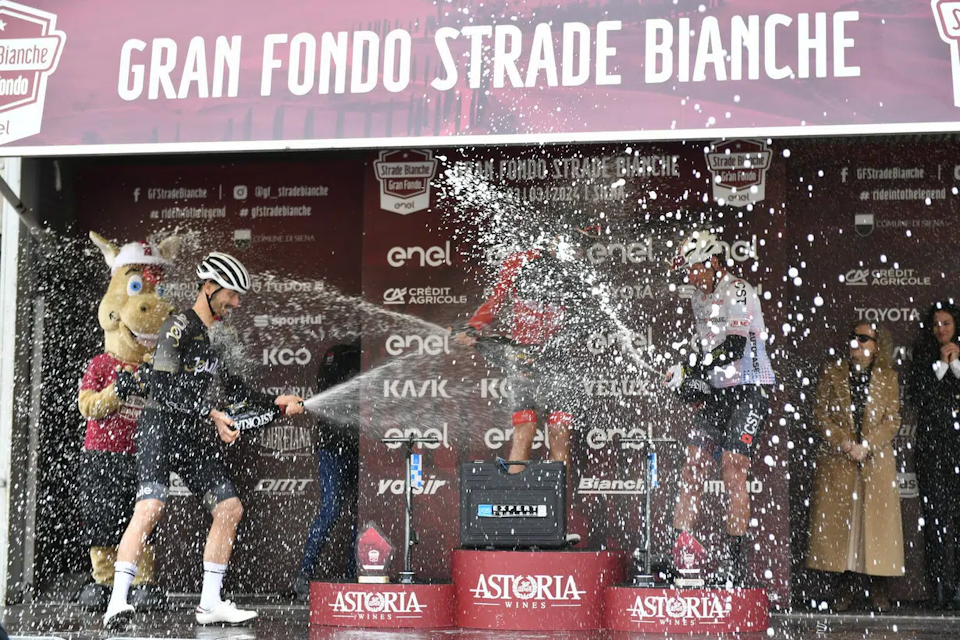 Frignani and Lenehan fastest at the 2024 Gran Fondo Strade Bianche Enel