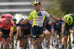 Gerben Thijssen wins bunch sprint at opening Tour of Algarve stage