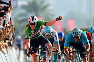 Tim Merlier sprints for a 3rd stage win at the UAE Tour