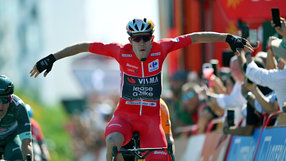 Wout van Aert outsprints Groves to remain in the Red Leader's Jersey