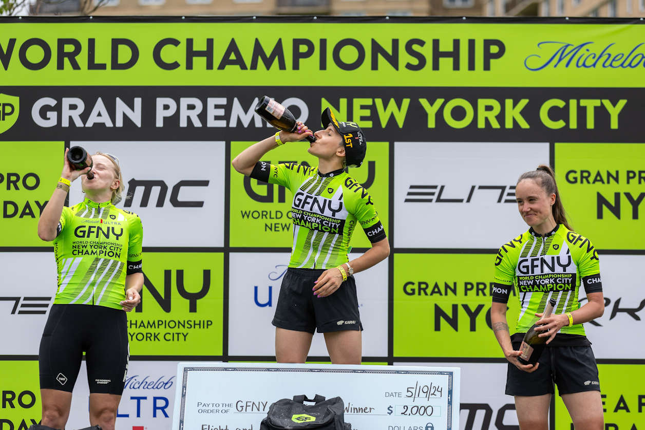 In the women's race, Italian Beccaria Lorenza (Office Mattio cycling team) attacked in the final kilometre to win