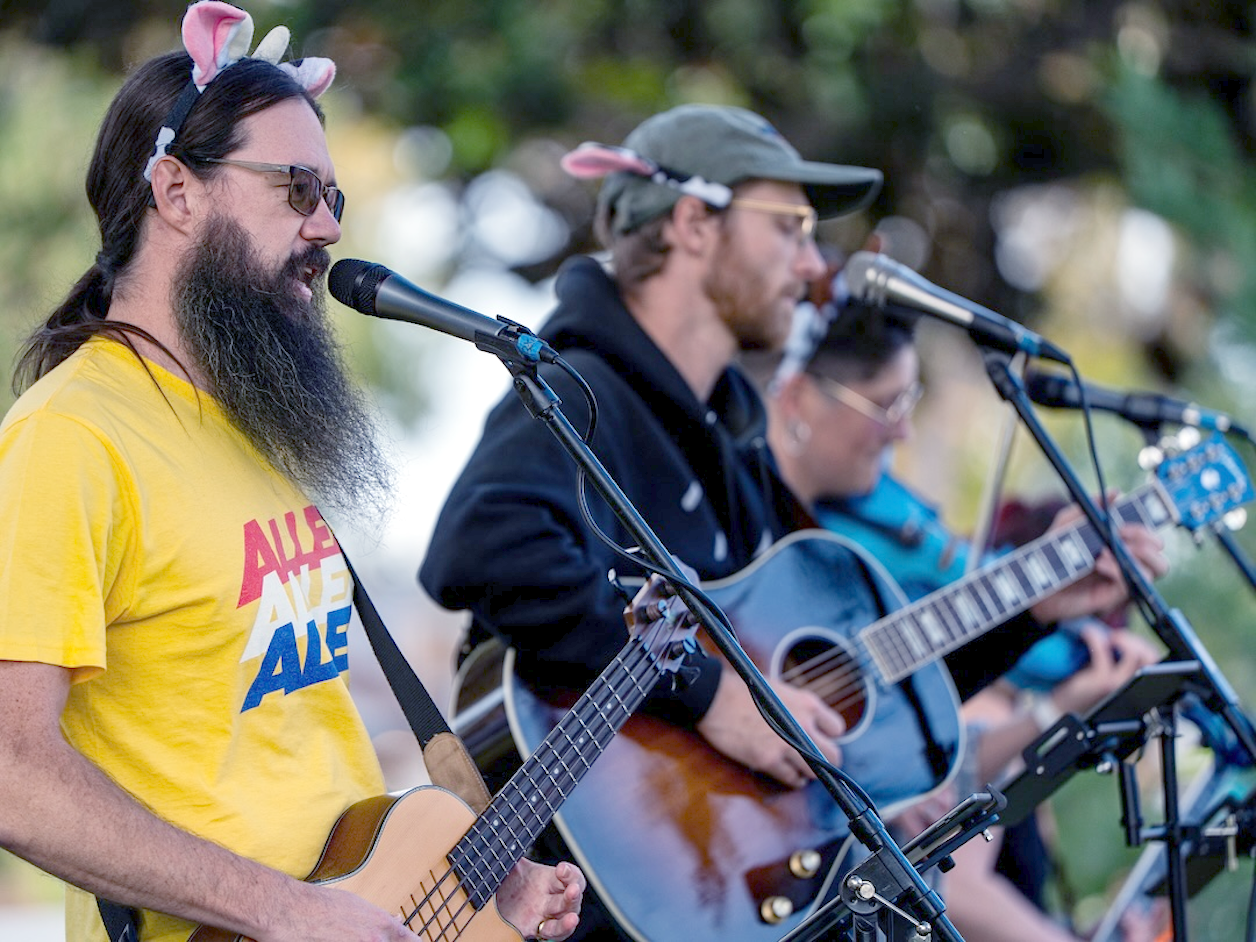 Bremen Town 805, the event’s house band, energized riders and spectators with live music
