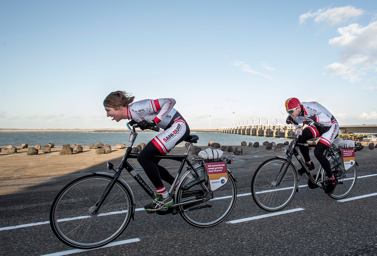 Watch: Crazy Dutch Headwind Cycling Championships