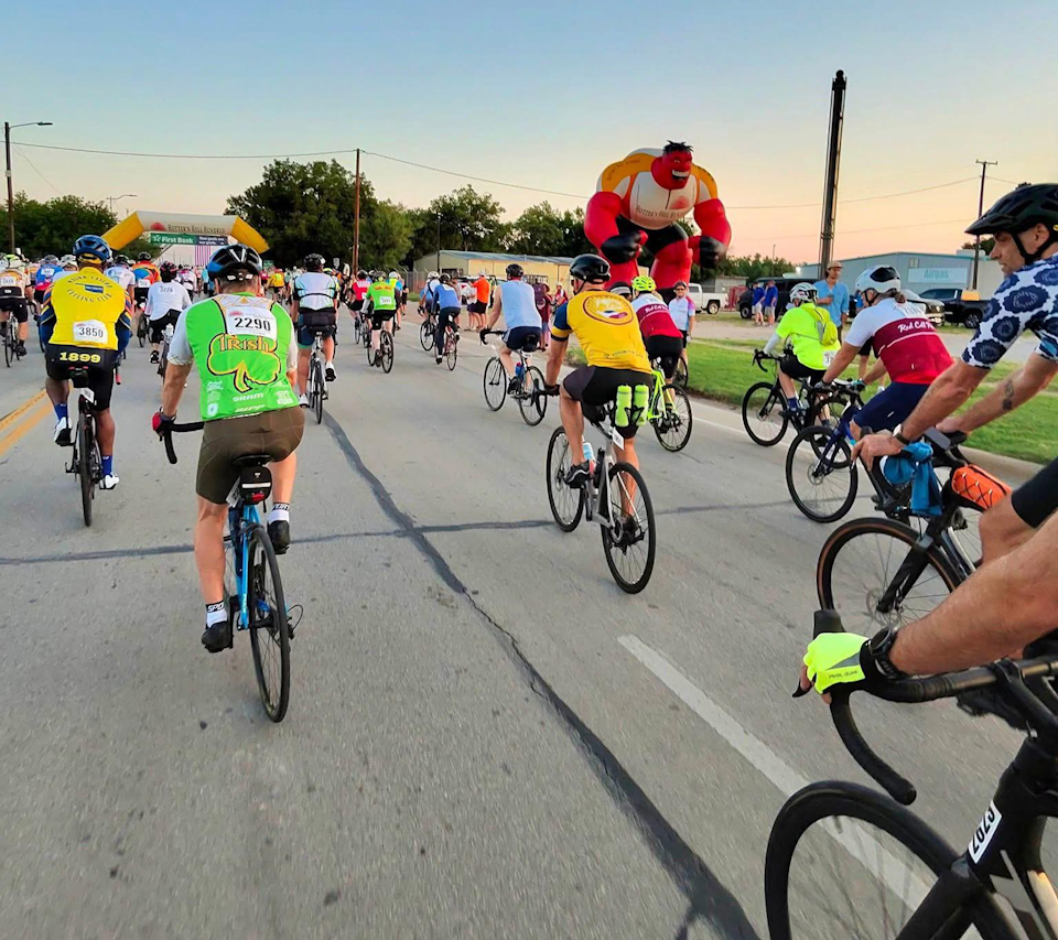 In the 100 mile endurance ride, Les Akins was fastest for the men in 04:04:44