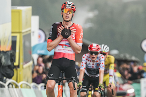 Arensman wins stage 19 as Pogacar retains Yellow Jersey
