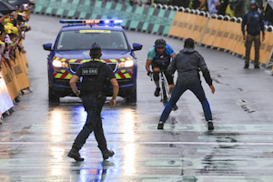 VIDEO: Crazy Cyclist attempts to win Stage 17 of Tour de France