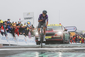 Australian Ben O'Connor wins Stage 18 atop the Col de la Loze