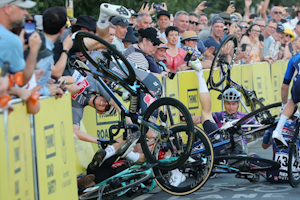 Horror Crash sees Spectator Hurt as Peloton Slams into Barriers!