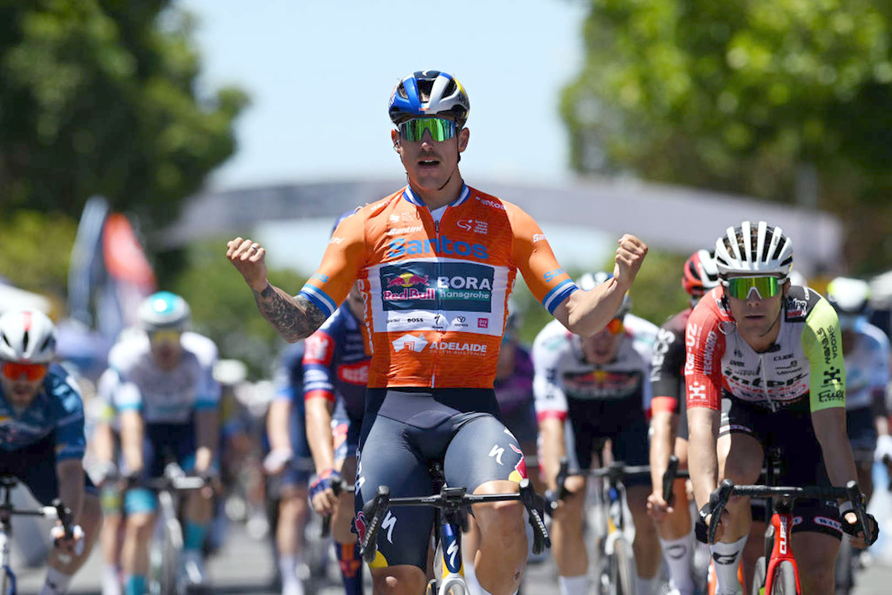 Sam Welsford takes second stage win at Tour Down Under despite early crash