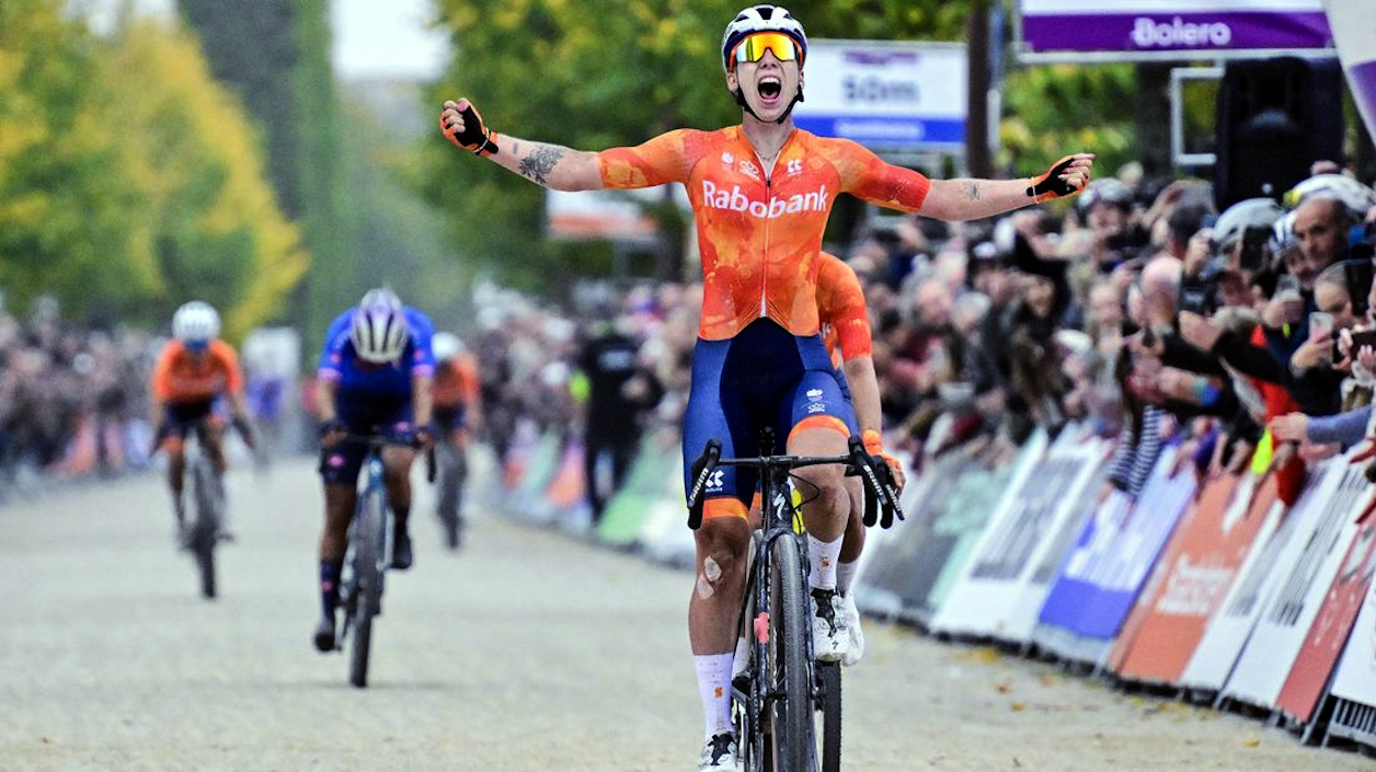 Lorena Wiebes wins women's 2025 UCI Gravel World Championships