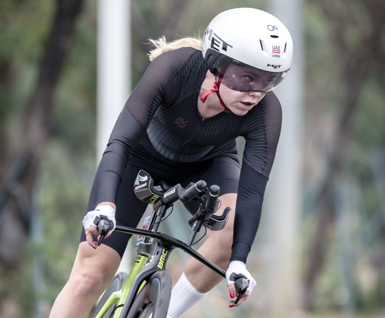 The coastal winds added a tactical layer to the pure test of power and pacing.