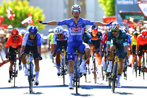 Kaden Groves powers to sprint victory on Stage 2 of La Vuelta