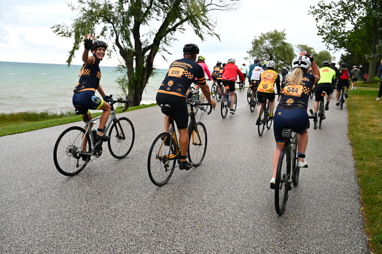 sweeping lakefront views, tackling routes of 30 km, 50 km, 100 km and 160 km