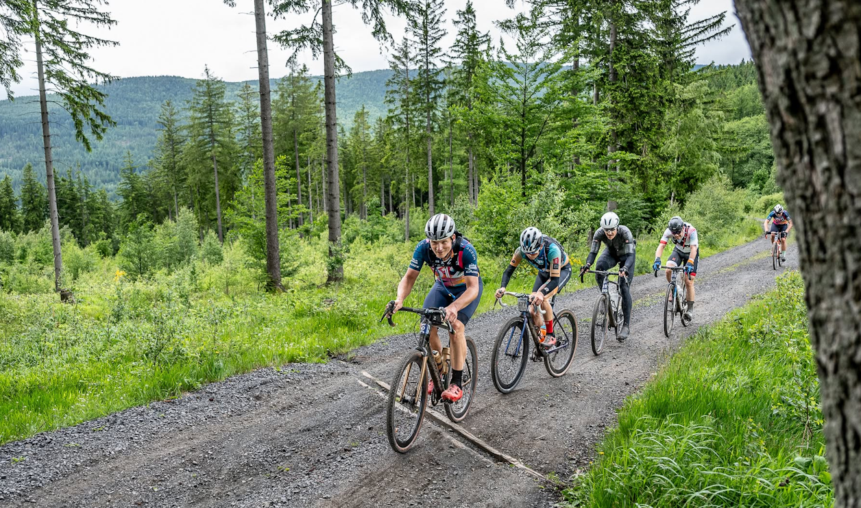 Wendy Oosterwoud and Anton Albrecht Conquer the 2026 UCI Gravel Adventure in Brutal Izerskie Conditions