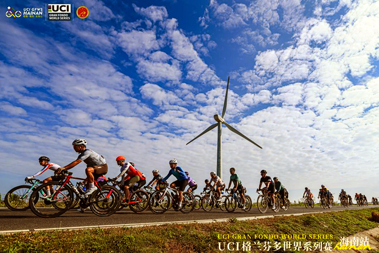 The race started in the morning at Wenlan Cultural Park in Lingao